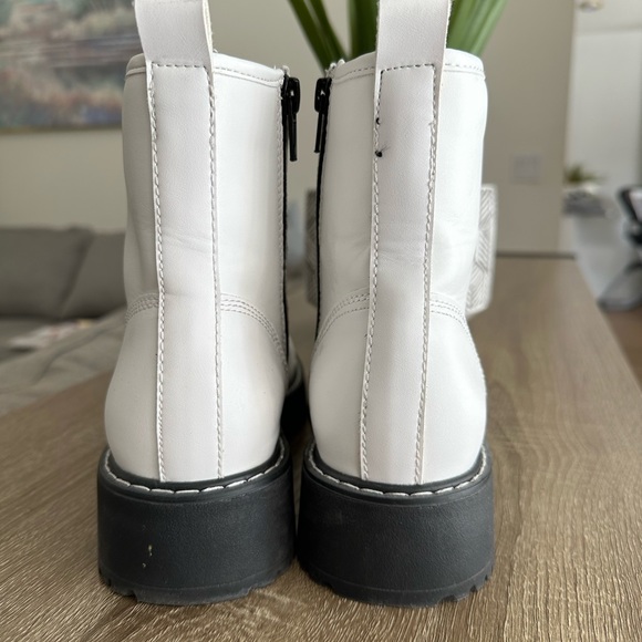 BETTYY WHITE/BLACK Boots - Picture 4 of 6